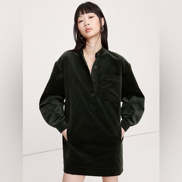 green emerald velvet dress Banana Republic Emerald Green Silk-Blend Shift Dress main image 1
